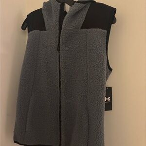 NWT Under Armour Boys Black and Gray Sherpa Vest